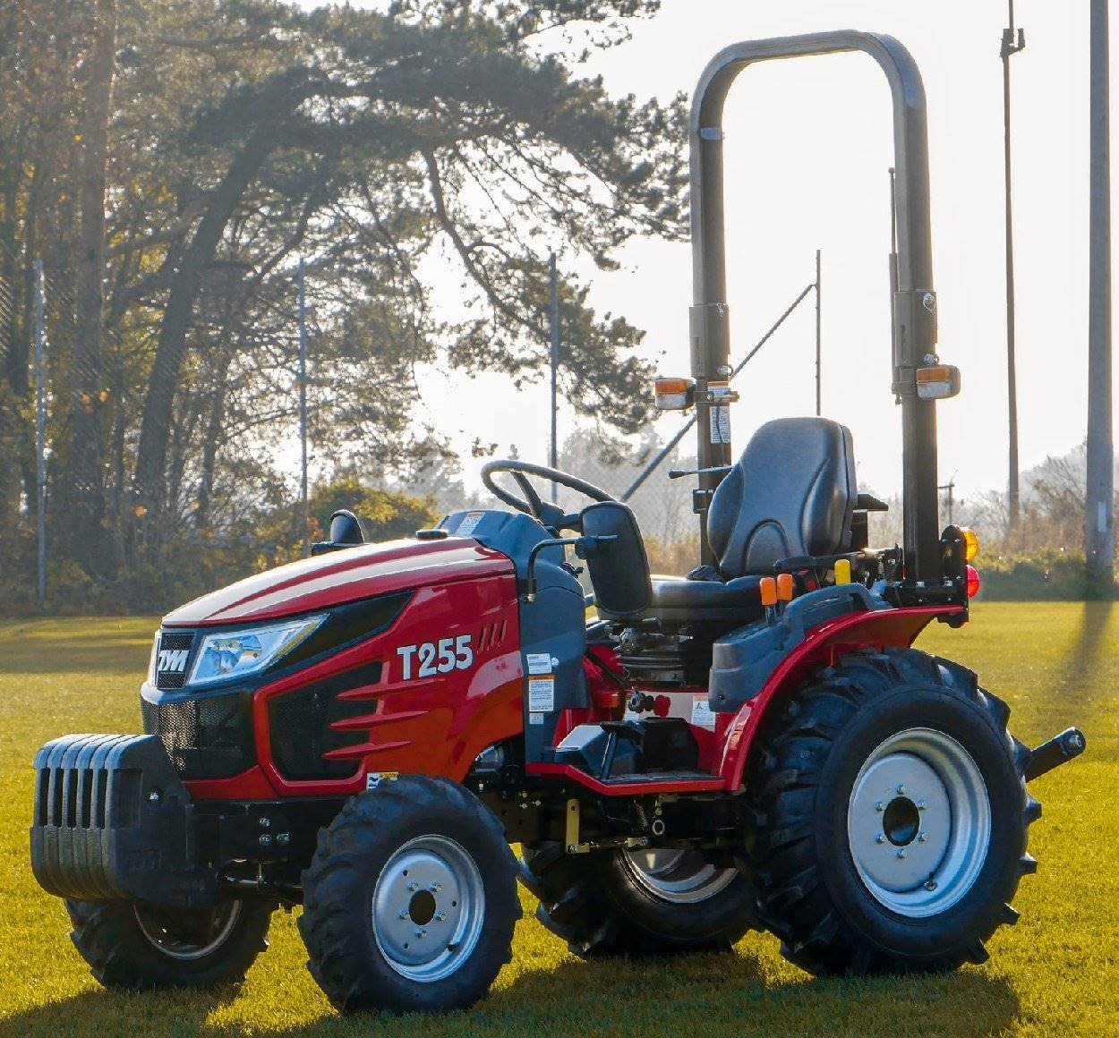 TYM T255 Kleintraktor mit Rasenbereifung & 153 cm Zwischenachsmähwerk MM60 – 25,7 PS Hydrostat Allrad