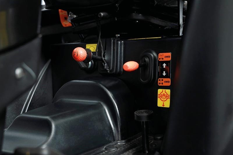 Solis 26 HST Panther Kleintraktor mit Kabine Schwarz – 26 PS, Hydrostat, Allrad